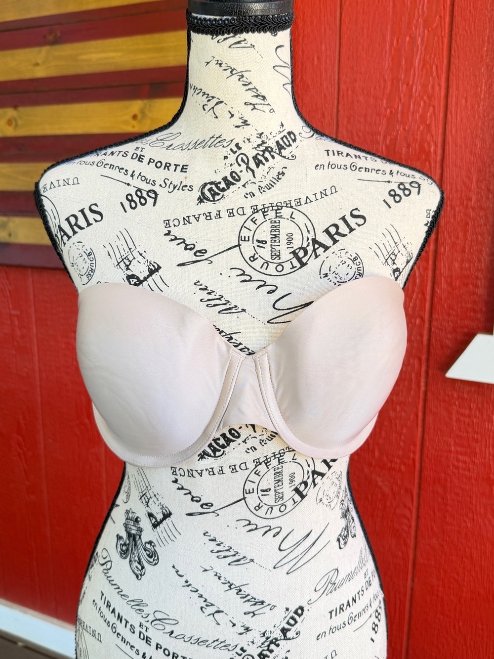 Victoria's Secret Strapless Seamless T-Shirt Bra - Picture 2 of 4